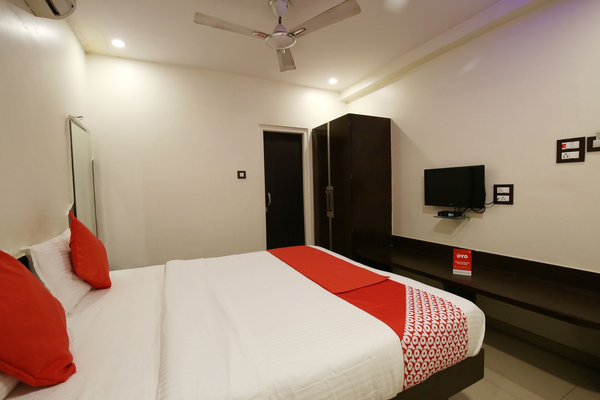 Oyo 11548 Hotel Mrunal Palace Aurangabad  Zewnętrze zdjęcie
